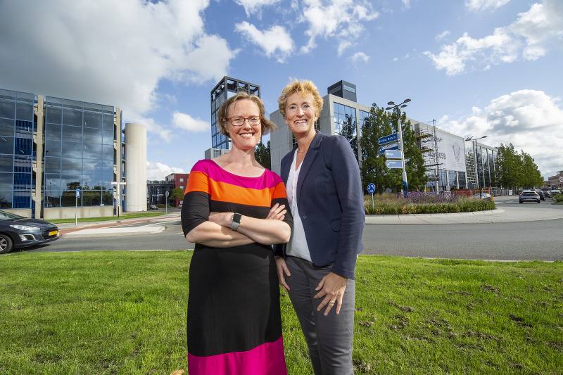 Martha en Annemieke gelukwerkt